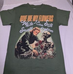 Nova Men NWOT Tee Give Me My Flowers While I Can Still Smell Them Medium